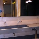 Qualitat i servei defineixen Fusteria de luxe Carpintería de lujo Ebenisteria Confer Andorra, que es caracteritza per un equip multidisciplinari i una oficina tècnica amb professionals de primera línia i anys d’experiència. Aquesta capacitat de treball permet fer realitat qualsevol disseny d’un arquitecte o interiorista a partir d’un simple esbós i, alhora, mantenir una interlocució amb el client que busca solucions per donar resposta a les necessitats funcionals d’un espai. Taller d’ebenisteria i fusteria de luxe i d’alta gamma. Som capaços de fer realitat un moble partint del plànol més detallat però també d’una idea mínima, un simple croquis, inspiració o element preexistent. En col·laboració amb arquitectes, interioristes i professionals del disseny, els nostres experts en fusta seleccionaran els materials i tècniques adequats perquè el moble adquireixi tot el seu potencial estètic i funcional i tingui un rendiment òptim en l’ús que se’n faci.