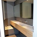 Qualitat i servei defineixen Fusteria de luxe Carpintería de lujo Ebenisteria Confer Andorra, que es caracteritza per un equip multidisciplinari i una oficina tècnica amb professionals de primera línia i anys d’experiència. Aquesta capacitat de treball permet fer realitat qualsevol disseny d’un arquitecte o interiorista a partir d’un simple esbós i, alhora, mantenir una interlocució amb el client que busca solucions per donar resposta a les necessitats funcionals d’un espai. Taller d’ebenisteria i fusteria de luxe i d’alta gamma. Som capaços de fer realitat un moble partint del plànol més detallat però també d’una idea mínima, un simple croquis, inspiració o element preexistent. En col·laboració amb arquitectes, interioristes i professionals del disseny, els nostres experts en fusta seleccionaran els materials i tècniques adequats perquè el moble adquireixi tot el seu potencial estètic i funcional i tingui un rendiment òptim en l’ús que se’n faci.