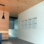 Qualitat i servei defineixen Fusteria de luxe Carpintería de lujo Ebenisteria Confer Andorra, que es caracteritza per un equip multidisciplinari i una oficina tècnica amb professionals de primera línia i anys d’experiència. Aquesta capacitat de treball permet fer realitat qualsevol disseny d’un arquitecte o interiorista a partir d’un simple esbós i, alhora, mantenir una interlocució amb el client que busca solucions per donar resposta a les necessitats funcionals d’un espai. Taller d’ebenisteria i fusteria de luxe i d’alta gamma. Som capaços de fer realitat un moble partint del plànol més detallat però també d’una idea mínima, un simple croquis, inspiració o element preexistent. En col·laboració amb arquitectes, interioristes i professionals del disseny, els nostres experts en fusta seleccionaran els materials i tècniques adequats perquè el moble adquireixi tot el seu potencial estètic i funcional i tingui un rendiment òptim en l’ús que se’n faci.