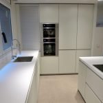 Qualitat i servei defineixen Fusteria de luxe Carpintería de lujo Ebenisteria Confer Andorra, que es caracteritza per un equip multidisciplinari i una oficina tècnica amb professionals de primera línia i anys d’experiència. Aquesta capacitat de treball permet fer realitat qualsevol disseny d’un arquitecte o interiorista a partir d’un simple esbós i, alhora, mantenir una interlocució amb el client que busca solucions per donar resposta a les necessitats funcionals d’un espai. Taller d’ebenisteria i fusteria de luxe i d’alta gamma. Som capaços de fer realitat un moble partint del plànol més detallat però també d’una idea mínima, un simple croquis, inspiració o element preexistent. En col·laboració amb arquitectes, interioristes i professionals del disseny, els nostres experts en fusta seleccionaran els materials i tècniques adequats perquè el moble adquireixi tot el seu potencial estètic i funcional i tingui un rendiment òptim en l’ús que se’n faci.