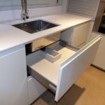 Qualitat i servei defineixen Fusteria de luxe Carpintería de lujo Ebenisteria Confer Andorra, que es caracteritza per un equip multidisciplinari i una oficina tècnica amb professionals de primera línia i anys d’experiència. Aquesta capacitat de treball permet fer realitat qualsevol disseny d’un arquitecte o interiorista a partir d’un simple esbós i, alhora, mantenir una interlocució amb el client que busca solucions per donar resposta a les necessitats funcionals d’un espai. Taller d’ebenisteria i fusteria de luxe i d’alta gamma. Som capaços de fer realitat un moble partint del plànol més detallat però també d’una idea mínima, un simple croquis, inspiració o element preexistent. En col·laboració amb arquitectes, interioristes i professionals del disseny, els nostres experts en fusta seleccionaran els materials i tècniques adequats perquè el moble adquireixi tot el seu potencial estètic i funcional i tingui un rendiment òptim en l’ús que se’n faci.