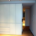 Qualitat i servei defineixen Fusteria de luxe Carpintería de lujo Ebenisteria Confer Andorra, que es caracteritza per un equip multidisciplinari i una oficina tècnica amb professionals de primera línia i anys d’experiència. Aquesta capacitat de treball permet fer realitat qualsevol disseny d’un arquitecte o interiorista a partir d’un simple esbós i, alhora, mantenir una interlocució amb el client que busca solucions per donar resposta a les necessitats funcionals d’un espai. Taller d’ebenisteria i fusteria de luxe i d’alta gamma. Som capaços de fer realitat un moble partint del plànol més detallat però també d’una idea mínima, un simple croquis, inspiració o element preexistent. En col·laboració amb arquitectes, interioristes i professionals del disseny, els nostres experts en fusta seleccionaran els materials i tècniques adequats perquè el moble adquireixi tot el seu potencial estètic i funcional i tingui un rendiment òptim en l’ús que se’n faci.