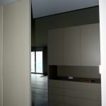 Qualitat i servei defineixen Fusteria de luxe Carpintería de lujo Ebenisteria Confer Andorra, que es caracteritza per un equip multidisciplinari i una oficina tècnica amb professionals de primera línia i anys d’experiència. Aquesta capacitat de treball permet fer realitat qualsevol disseny d’un arquitecte o interiorista a partir d’un simple esbós i, alhora, mantenir una interlocució amb el client que busca solucions per donar resposta a les necessitats funcionals d’un espai. Taller d’ebenisteria i fusteria de luxe i d’alta gamma. Som capaços de fer realitat un moble partint del plànol més detallat però també d’una idea mínima, un simple croquis, inspiració o element preexistent. En col·laboració amb arquitectes, interioristes i professionals del disseny, els nostres experts en fusta seleccionaran els materials i tècniques adequats perquè el moble adquireixi tot el seu potencial estètic i funcional i tingui un rendiment òptim en l’ús que se’n faci.