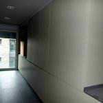 Qualitat i servei defineixen Fusteria de luxe Carpintería de lujo Ebenisteria Confer Andorra, que es caracteritza per un equip multidisciplinari i una oficina tècnica amb professionals de primera línia i anys d’experiència. Aquesta capacitat de treball permet fer realitat qualsevol disseny d’un arquitecte o interiorista a partir d’un simple esbós i, alhora, mantenir una interlocució amb el client que busca solucions per donar resposta a les necessitats funcionals d’un espai. Taller d’ebenisteria i fusteria de luxe i d’alta gamma. Som capaços de fer realitat un moble partint del plànol més detallat però també d’una idea mínima, un simple croquis, inspiració o element preexistent. En col·laboració amb arquitectes, interioristes i professionals del disseny, els nostres experts en fusta seleccionaran els materials i tècniques adequats perquè el moble adquireixi tot el seu potencial estètic i funcional i tingui un rendiment òptim en l’ús que se’n faci.