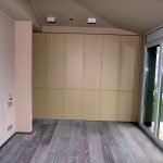 Qualitat i servei defineixen Fusteria de luxe Carpintería de lujo Ebenisteria Confer Andorra, que es caracteritza per un equip multidisciplinari i una oficina tècnica amb professionals de primera línia i anys d’experiència. Aquesta capacitat de treball permet fer realitat qualsevol disseny d’un arquitecte o interiorista a partir d’un simple esbós i, alhora, mantenir una interlocució amb el client que busca solucions per donar resposta a les necessitats funcionals d’un espai. Taller d’ebenisteria i fusteria de luxe i d’alta gamma. Som capaços de fer realitat un moble partint del plànol més detallat però també d’una idea mínima, un simple croquis, inspiració o element preexistent. En col·laboració amb arquitectes, interioristes i professionals del disseny, els nostres experts en fusta seleccionaran els materials i tècniques adequats perquè el moble adquireixi tot el seu potencial estètic i funcional i tingui un rendiment òptim en l’ús que se’n faci.