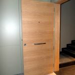 Qualitat i servei defineixen Fusteria de luxe Carpintería de lujo Ebenisteria Confer Andorra, que es caracteritza per un equip multidisciplinari i una oficina tècnica amb professionals de primera línia i anys d’experiència. Aquesta capacitat de treball permet fer realitat qualsevol disseny d’un arquitecte o interiorista a partir d’un simple esbós i, alhora, mantenir una interlocució amb el client que busca solucions per donar resposta a les necessitats funcionals d’un espai. Taller d’ebenisteria i fusteria de luxe i d’alta gamma. Som capaços de fer realitat un moble partint del plànol més detallat però també d’una idea mínima, un simple croquis, inspiració o element preexistent. En col·laboració amb arquitectes, interioristes i professionals del disseny, els nostres experts en fusta seleccionaran els materials i tècniques adequats perquè el moble adquireixi tot el seu potencial estètic i funcional i tingui un rendiment òptim en l’ús que se’n faci.