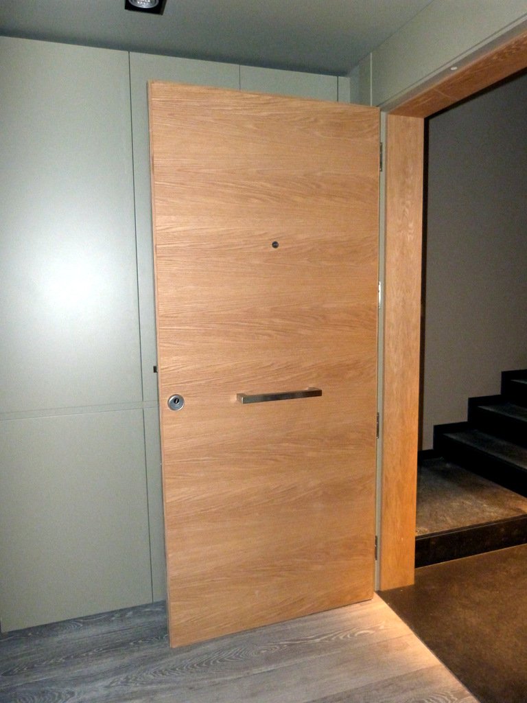 Qualitat i servei defineixen Fusteria de luxe Carpintería de lujo Ebenisteria Confer Andorra, que es caracteritza per un equip multidisciplinari i una oficina tècnica amb professionals de primera línia i anys d’experiència. Aquesta capacitat de treball permet fer realitat qualsevol disseny d’un arquitecte o interiorista a partir d’un simple esbós i, alhora, mantenir una interlocució amb el client que busca solucions per donar resposta a les necessitats funcionals d’un espai. Taller d’ebenisteria i fusteria de luxe i d’alta gamma. Som capaços de fer realitat un moble partint del plànol més detallat però també d’una idea mínima, un simple croquis, inspiració o element preexistent. En col·laboració amb arquitectes, interioristes i professionals del disseny, els nostres experts en fusta seleccionaran els materials i tècniques adequats perquè el moble adquireixi tot el seu potencial estètic i funcional i tingui un rendiment òptim en l’ús que se’n faci.