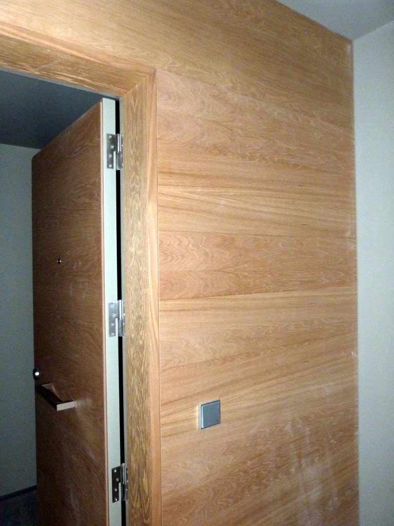 Fusteria Ebenisteria Confer Andorra. Alta decoració, interiorisme i Mobiliari a mida. Som la fusteria d’alt standing a Andorra. Podem fer tot tipus de treballs però som especialment eficients en mobiliari a mida per a pisos de luxe.Mobiliari a mida i especial per a: joieries, perfumeries, botigues de tot tipus, despatxos de consultores i bancs, habitatges alt standing. La manera de treballar d’Ebenisteria Fusteria Confer Andorra, reflex del coneixement de la tradició artesanal i la integr