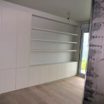 Qualitat i servei defineixen Fusteria de luxe Carpintería de lujo Ebenisteria Confer Andorra, que es caracteritza per un equip multidisciplinari i una oficina tècnica amb professionals de primera línia i anys d’experiència. Aquesta capacitat de treball permet fer realitat qualsevol disseny d’un arquitecte o interiorista a partir d’un simple esbós i, alhora, mantenir una interlocució amb el client que busca solucions per donar resposta a les necessitats funcionals d’un espai. Taller d’ebenisteria i fusteria de luxe i d’alta gamma. Som capaços de fer realitat un moble partint del plànol més detallat però també d’una idea mínima, un simple croquis, inspiració o element preexistent. En col·laboració amb arquitectes, interioristes i professionals del disseny, els nostres experts en fusta seleccionaran els materials i tècniques adequats perquè el moble adquireixi tot el seu potencial estètic i funcional i tingui un rendiment òptim en l’ús que se’n faci.