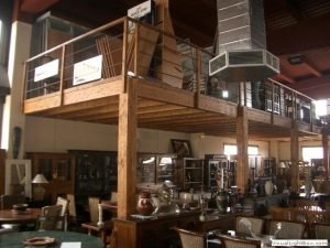 Els nostres treballs en fusteria son tant per interior, com poden ser altells i sostres de fusta, com per l'exterior de les cases i habitatges, casetes de fusta pel jardí, garatges, pèrgoles i porxos de fusta.