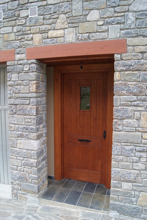 Parquets, revestiments parets. Terra interior laminat. Terra interior multicapa. Terra interior massís. Terra interior xapat. Terra exterior massís deck. Terra exterior tècnic. Terra interior vinilic. Revestiments paret: Novadur, Apadecor, Avet, Bardage, Accessoris Novadur, Movidecor, Accessoris avet, Accessoris Bariwall, Bariwall, Starpanel,